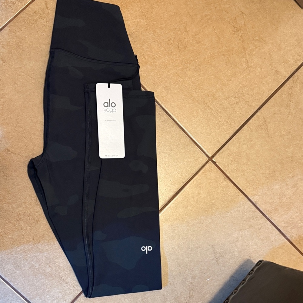 Alo Yoga Army Camo Leggings